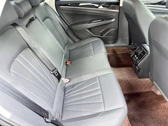 Volkswagen Passat — Фото автомобиля 8