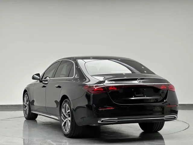 Mercedes-Benz E-Class — Фото автомобиля 6