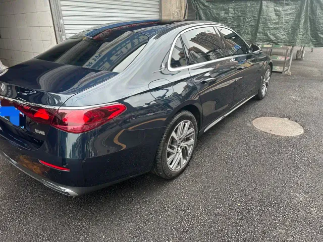 Mercedes-Benz E-Class — Фото автомобиля 2