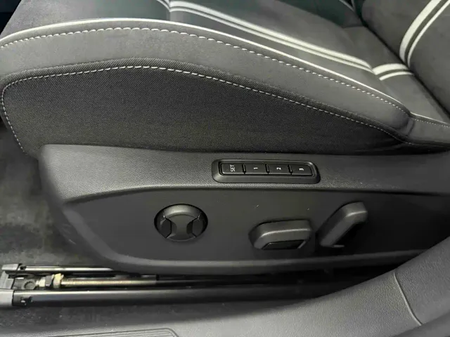 Volkswagen Golf — Фото автомобиля 17