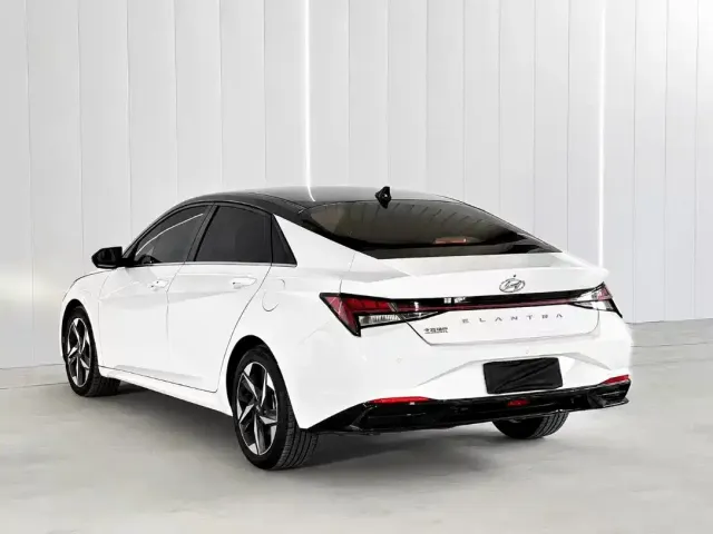 Hyundai Elantra — Фото автомобиля 6
