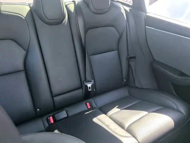Tesla Model 3 — Фото автомобиля 16