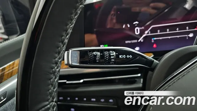 Cadillac Escalade — Фото автомобиля 28