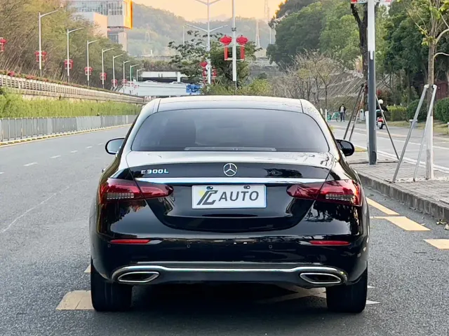Mercedes-Benz E-Class — Фото автомобиля 6