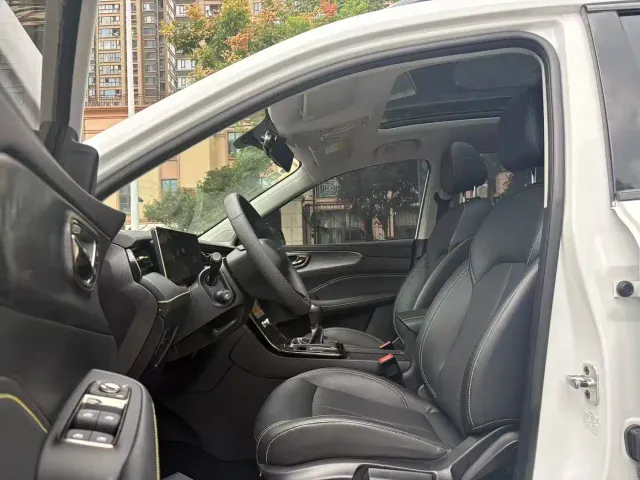 Roewe RX5 — Фото автомобиля 10