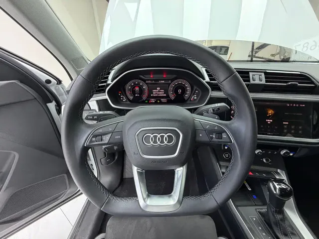 Audi Q3 — Фото автомобиля 11