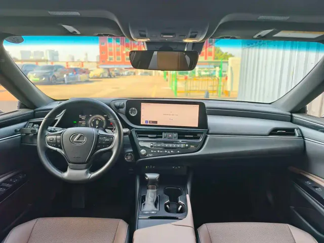 Lexus ES — Фото автомобиля 11