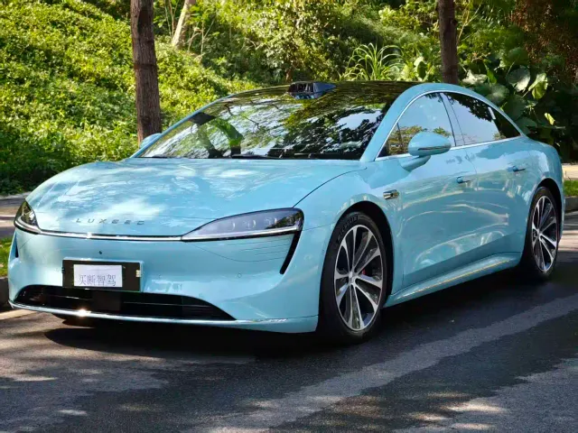 Фотография автомобиля — Luxeed S7