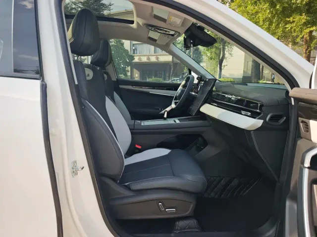 Geely Boyue L — Фото автомобиля 21