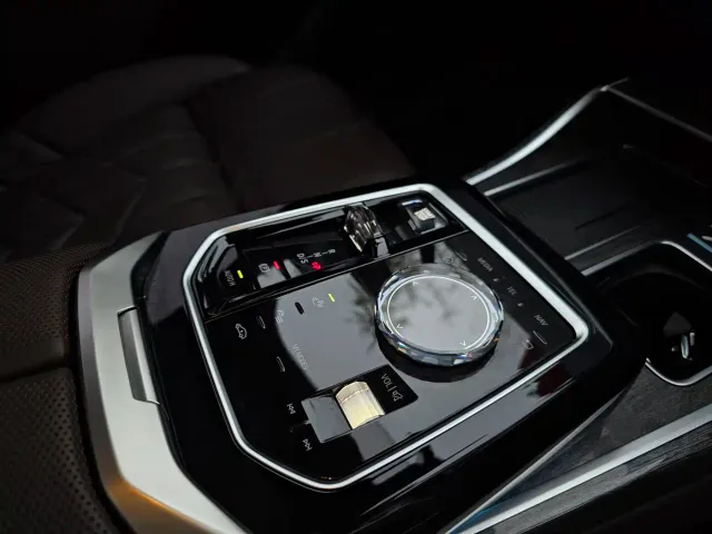 BMW 7 Series — Фото автомобиля 12