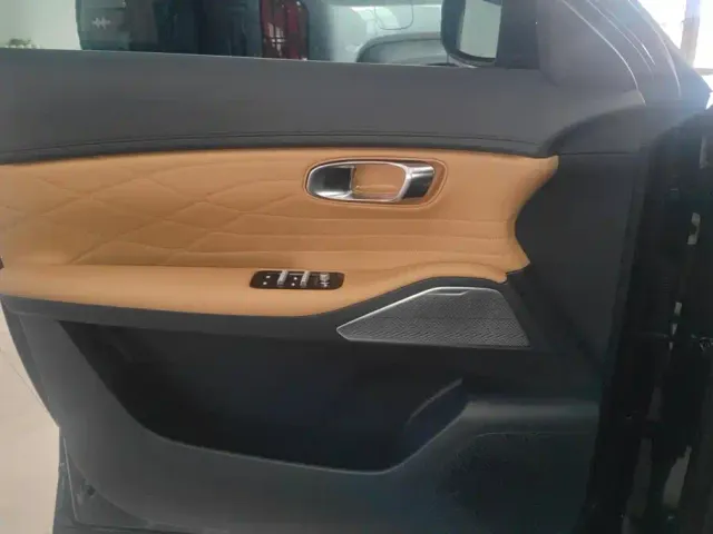 Geely Galaxy Starship 7 EM-i — Фото автомобиля 7