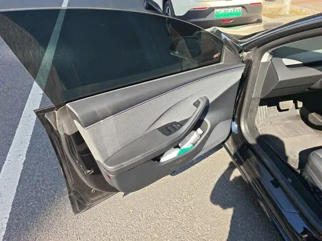 Tesla Model 3 — Фото автомобиля 7