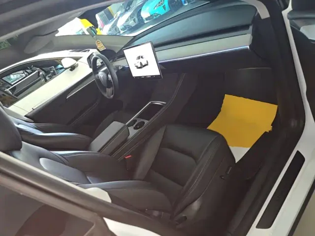 Tesla Model Y — Фото автомобиля 23