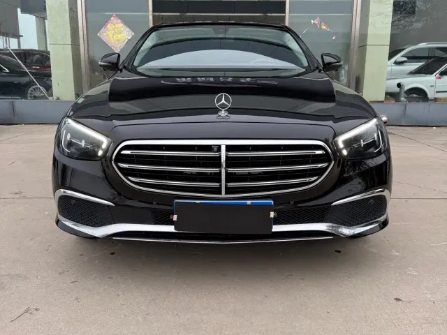 Mercedes-Benz E-Class — Фото автомобиля 2