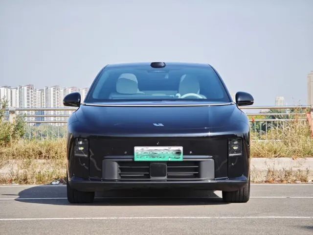 Li Auto i6 — Фото автомобиля 2