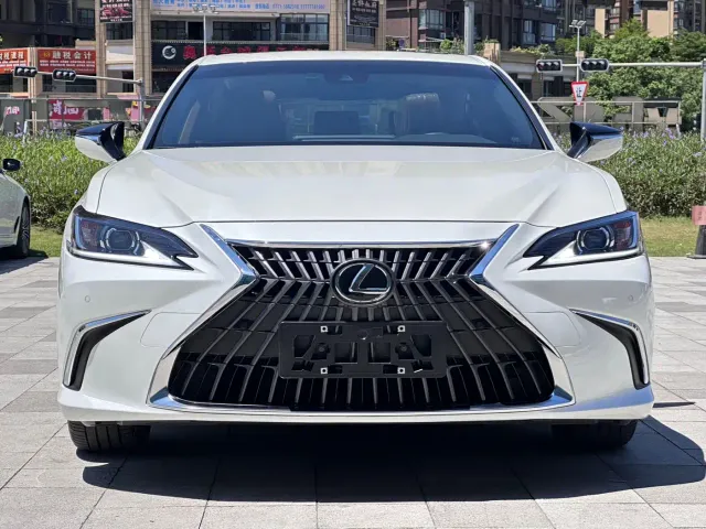 Lexus ES — Фото автомобиля 2