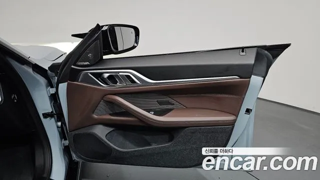 BMW i4 — Фото автомобиля 21