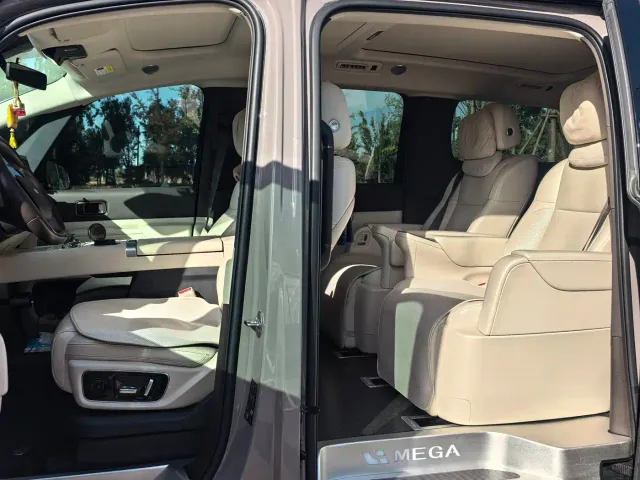 Li Auto MEGA — Фото автомобиля 7
