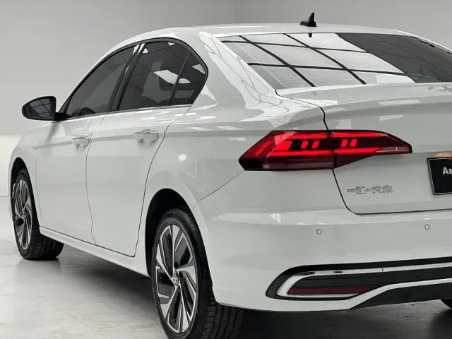 Volkswagen Bora — Фото автомобиля 8