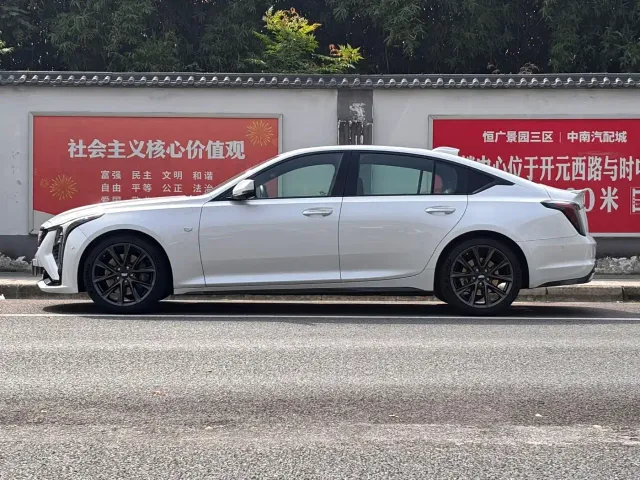 Cadillac CT5 — Фото автомобиля 3