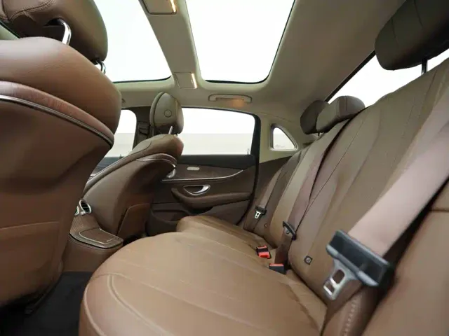 Mercedes-Benz E-Class — Фото автомобиля 18