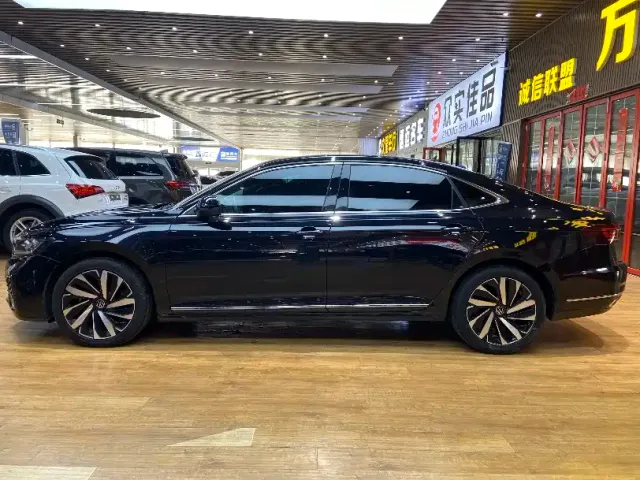 Volkswagen Passat — Фото автомобиля 23