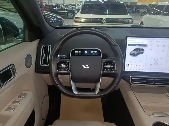 Li Auto L7 — Фото автомобиля 10