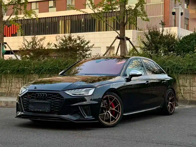 Фотография автомобиля — Audi S4