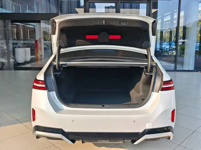 BMW 5 Series — Фото автомобиля 16