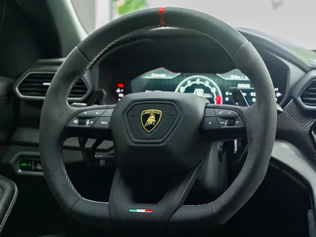 Lamborghini Urus — Фото автомобиля 4