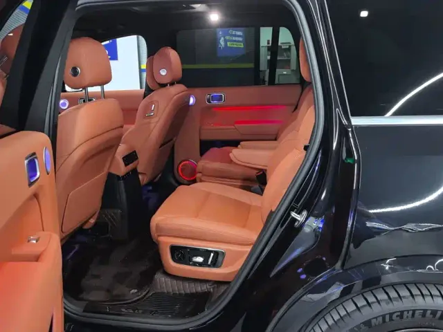 Li Auto L9 — Фото автомобиля 11