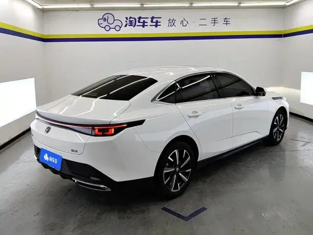 Changan Eado — Фото автомобиля 3