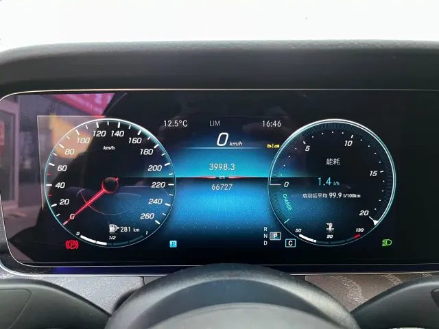 Mercedes-Benz E-Class — Фото автомобиля 16