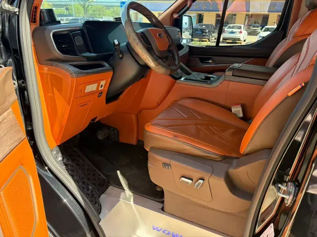 Ford Tourneo 2023 Model 2.0T Auto Premium Edition — Фото автомобиля 2