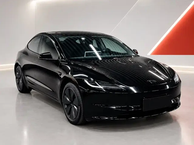 Tesla Model 3 — Фото автомобиля 3