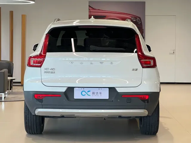Volvo XC40 — Фото автомобиля 6
