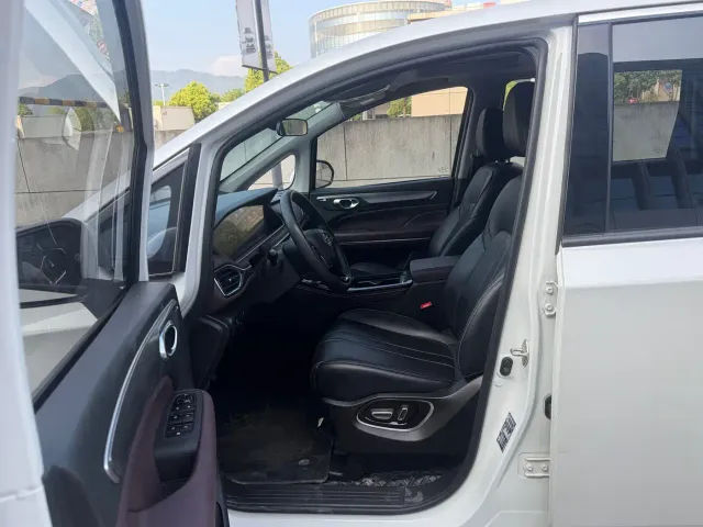 GAC Trumpchi M6 — Фото автомобиля 5