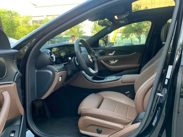 Mercedes-Benz E-Class — Фото автомобиля 4