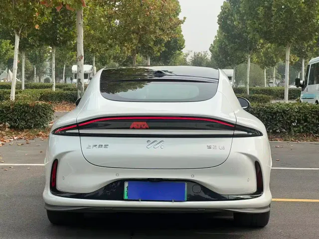 IM Motors L6 — Фото автомобиля 15