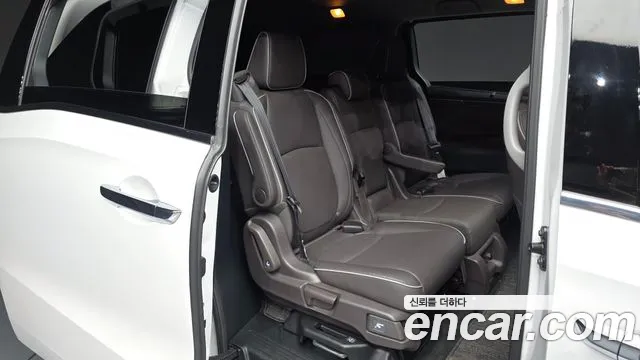 Honda Odyssey — Фото автомобиля 11