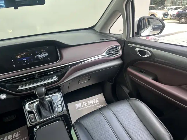 GAC Trumpchi M6 — Фото автомобиля 7