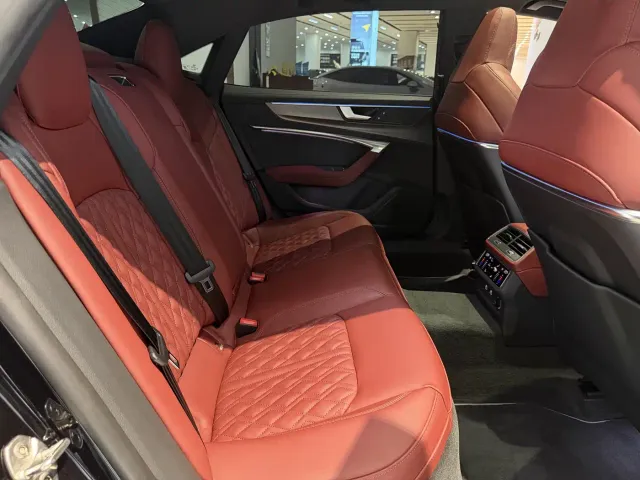 Audi A7L — Фото автомобиля 16