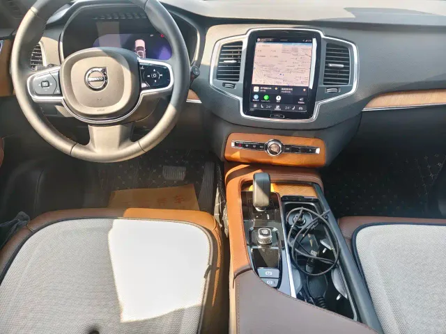Volvo XC90 — Фото автомобиля 6
