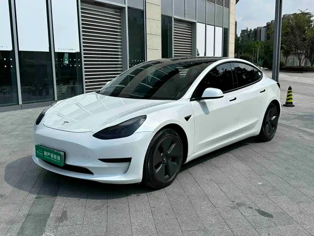 Фотография автомобиля — Tesla Model 3