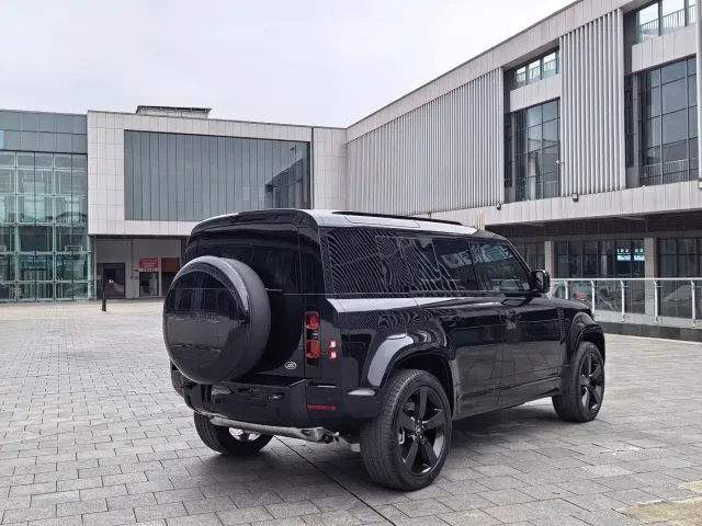 Land Rover Defender — Фото автомобиля 5