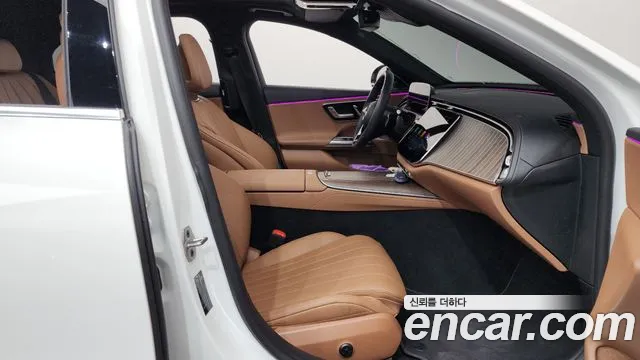 Mercedes-Benz E-Class — Фото автомобиля 24