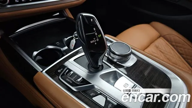 BMW 7-Series — Фото автомобиля 7