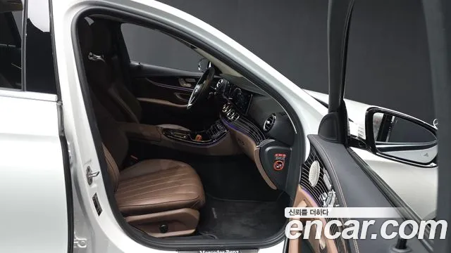 Mercedes-Benz E-Class — Фото автомобиля 8