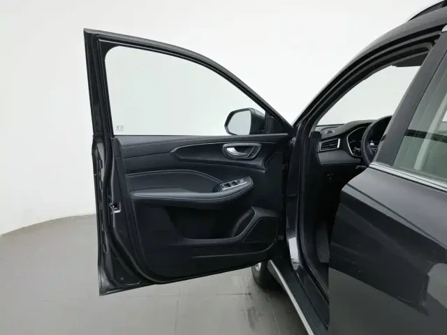 Roewe RX5 — Фото автомобиля 8