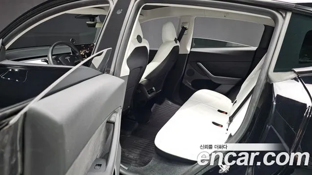 Tesla Model Y — Фото автомобиля 12